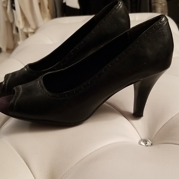 Aerosoles size 9 open-toed 3.5 inch black pump - Picture 2 of 5